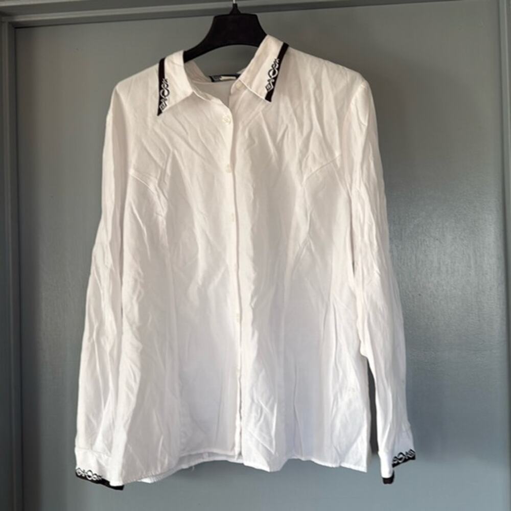 Maggie McNaughton Women's White Button Blouse Top Sz 20 Black Embroidery